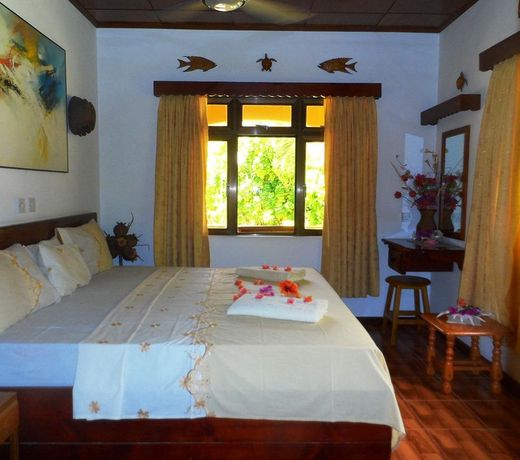 Anse Kerlan Beach Chalets