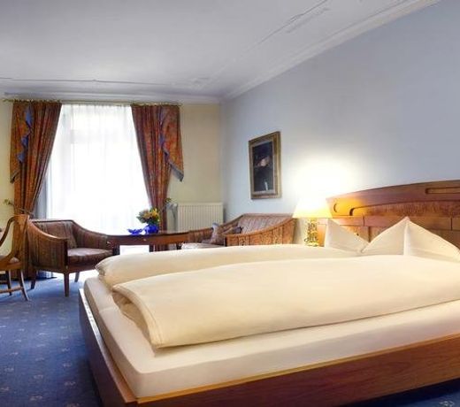 Post-Hotel