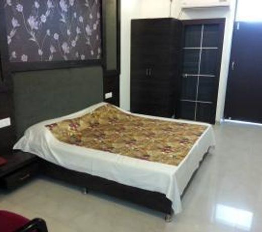 Hotel Raj by OYO Rooms