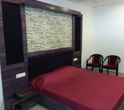 Hotel Raj by OYO Rooms