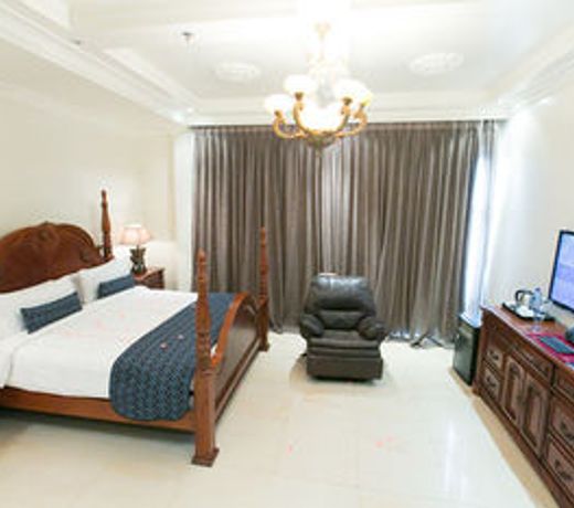 Victoria Crown Plaza Hotel
