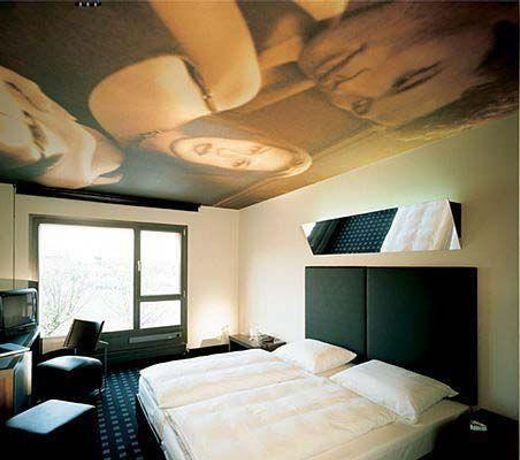Kult Hotel