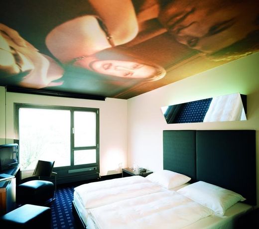Kult Hotel