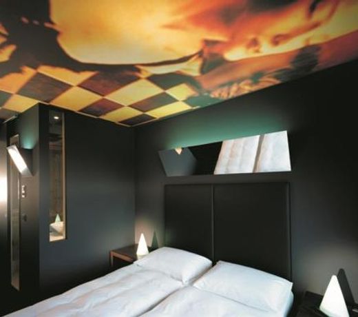 Kult Hotel