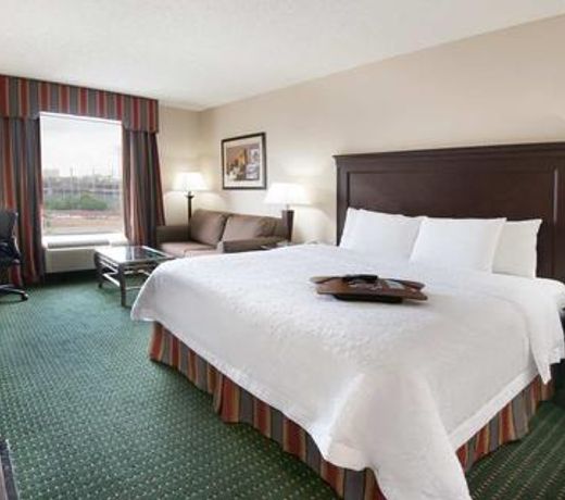 Hampton Inn & Suites Newark-Harrison-Riverwalk