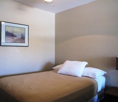Hotel Lakeshore Inn & Suites