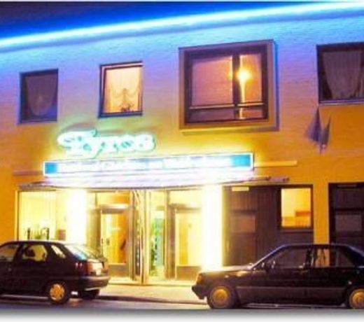Tyros Hotel und Gästehaus am Weidendamm