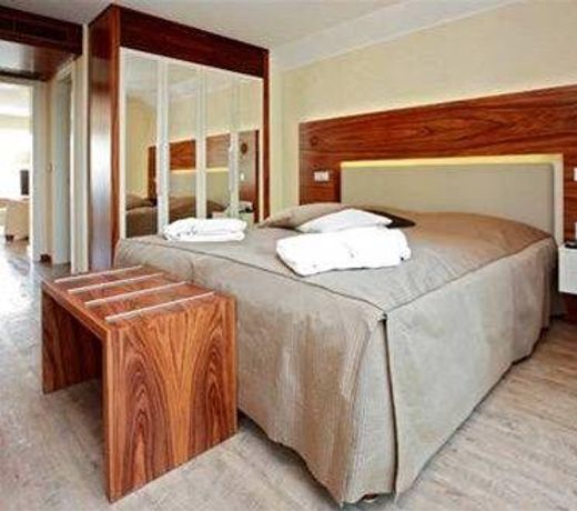 KLÃTTURM HOTEL