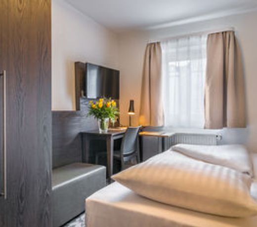 Signature Hotel Astoria