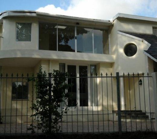 THE HERON GUESTHOUSE