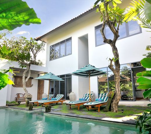 Room & Vespa 1