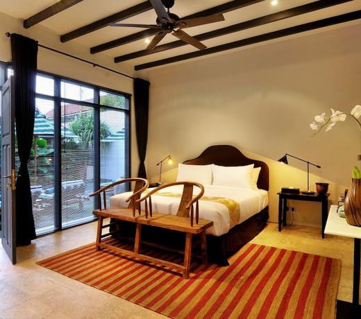 Room & Vespa 1