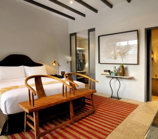 Room & Vespa 1