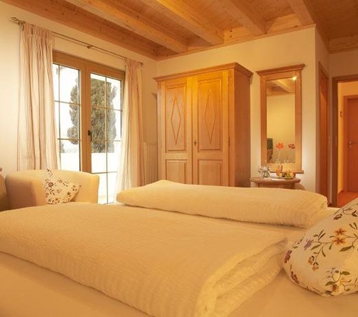 Landhotel Haringerhof mit Saunawelt und Naturbadeteich
