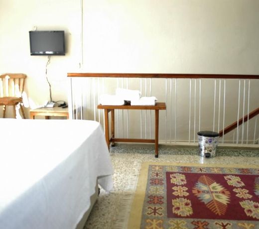 Lades Hotel