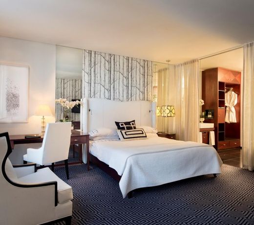 DAVINCI Hotel on Nelson Mandela Square