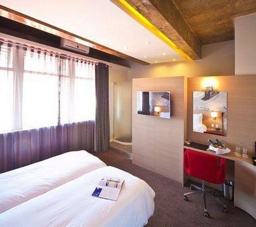 Reef Hotel