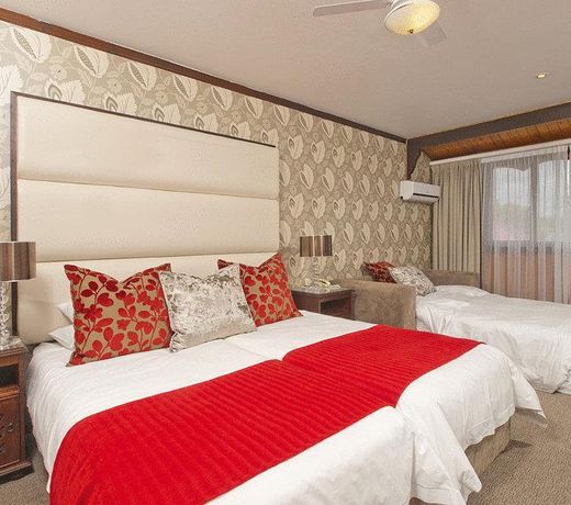 Knysna Log-Inn Hotel