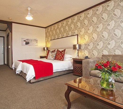 Knysna Log-Inn Hotel