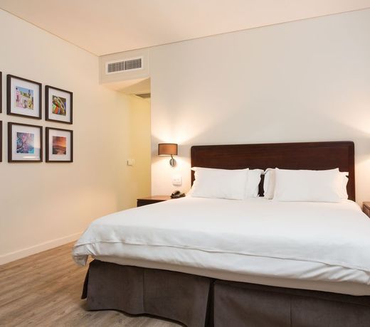 Lord Charles Hotel