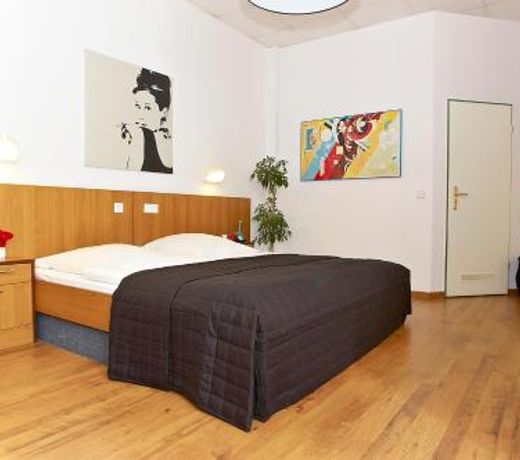 JUNCKERS HOTEL