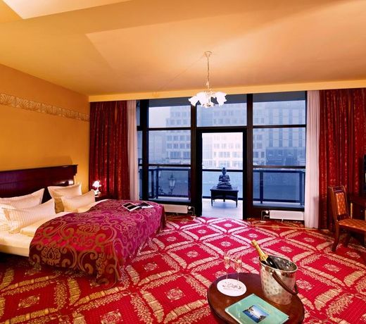 Riverside Royal Hotel