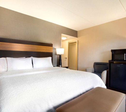 Hampton Inn and Suites Camp Springs