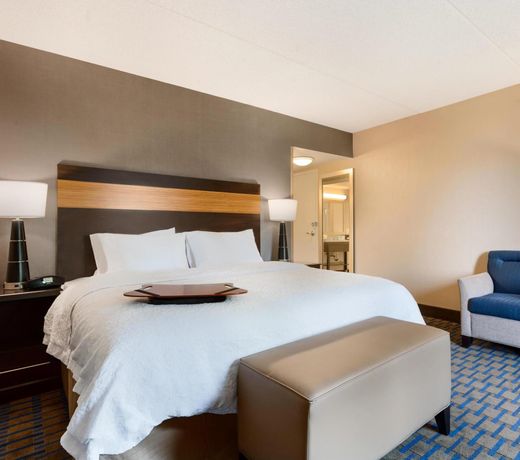 Hampton Inn and Suites Camp Springs