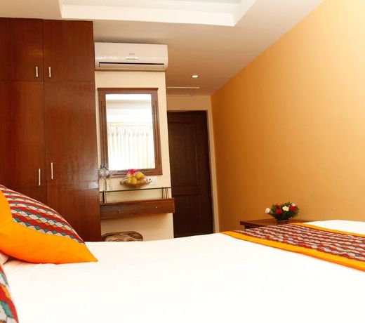 Yellow Pagoda Hotel