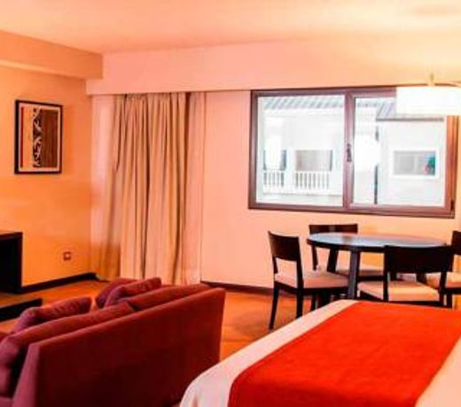 Howard Johnson Hotel & Casino