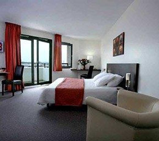 Villa Bellagio Villejuif by Popinns