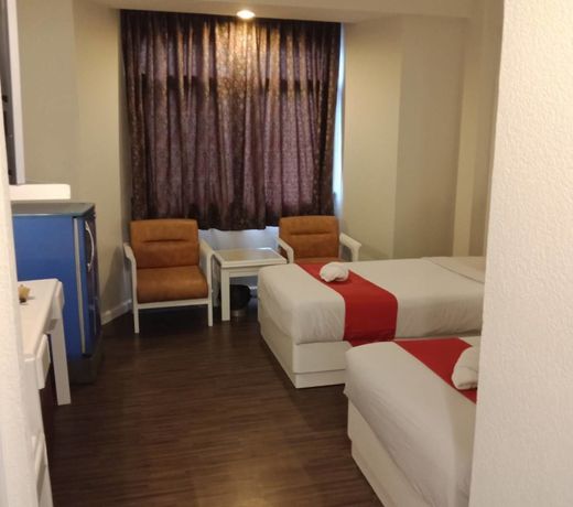 River Grand Hotel