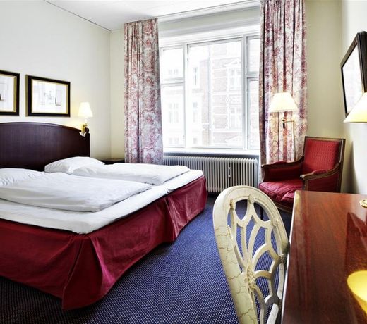FIRST HOTEL EXCELSIOR