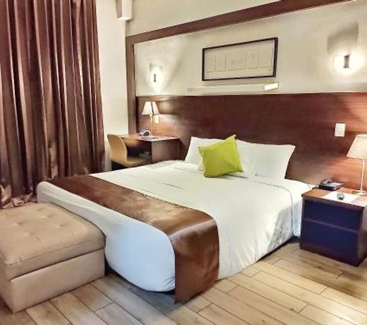 Weston Suites Hotel
