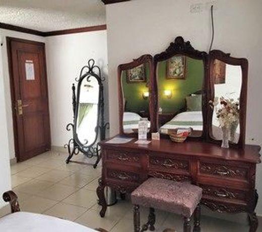 Hostal Mitad Del Mundo