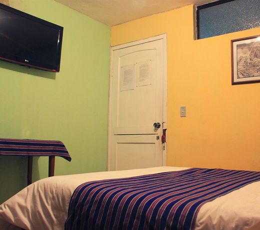 Erupcion Art Hotel & Hostel