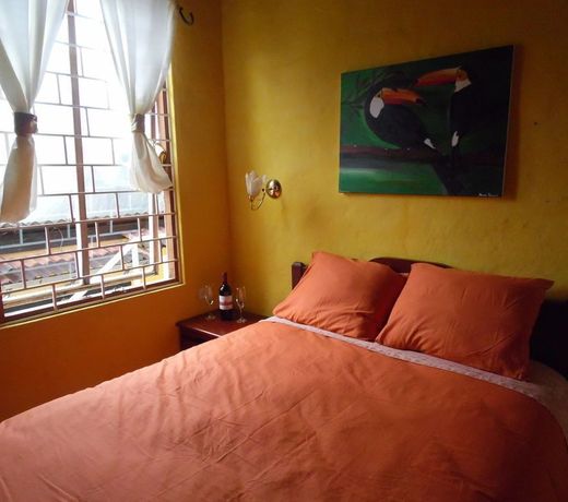 La Casa Amarilla