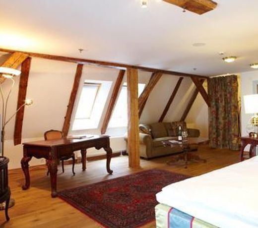 CRU Hotel