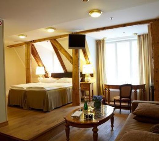 CRU Hotel