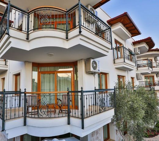 Kaş, merkezde, denize yakın, balkonlu, konforlu apart daireler