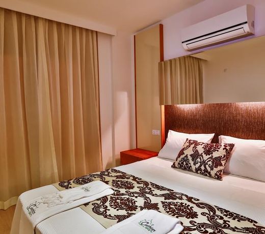 Kaş, merkezde, denize yakın, balkonlu, konforlu apart daireler