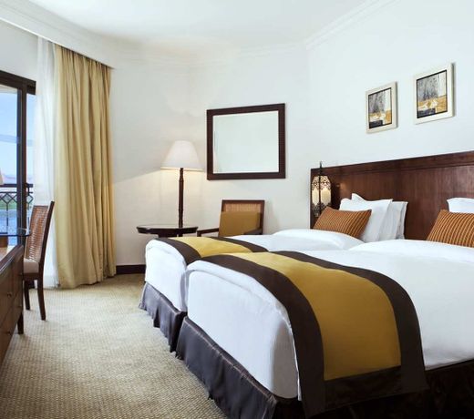 Hilton Luxor Resort & Spa
