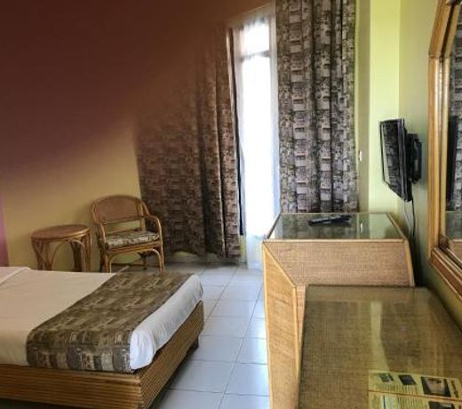 Gaddis Hotel, Suites and Apartments