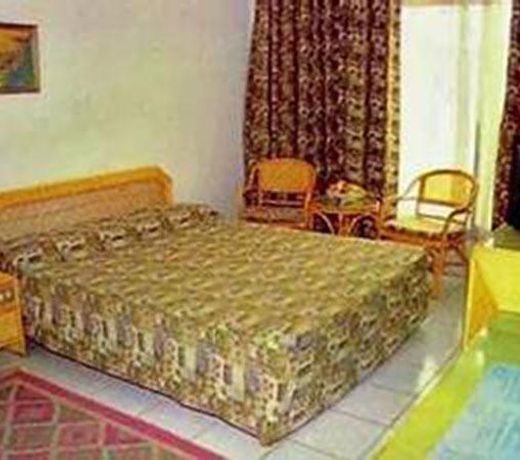 Gaddis Hotel, Suites and Apartments