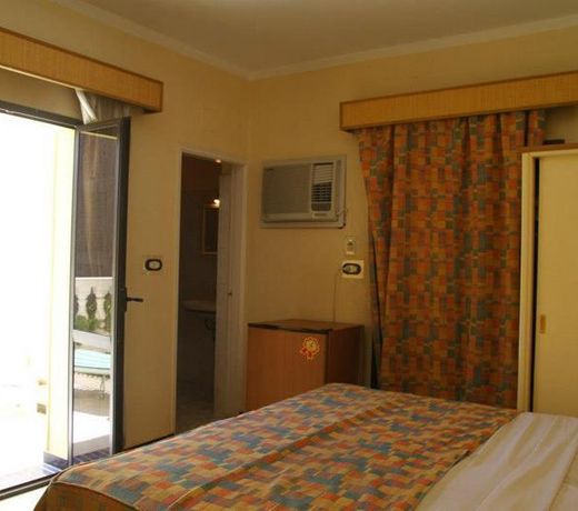 LITTLE GARDEN HOTEL