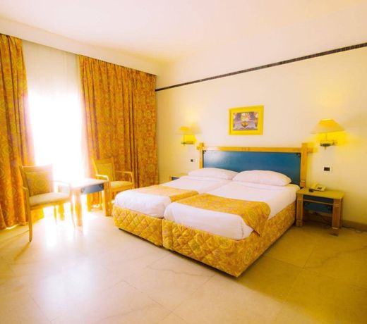 Cataract Pyramids Resort