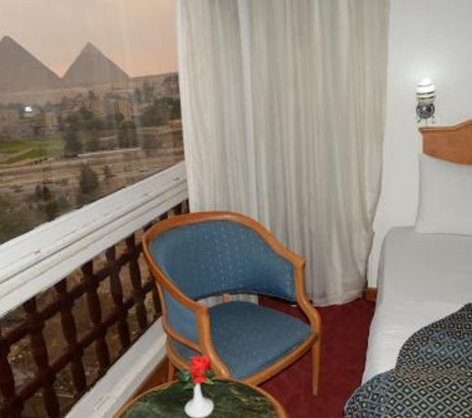 Pyramids Plaza Hotel