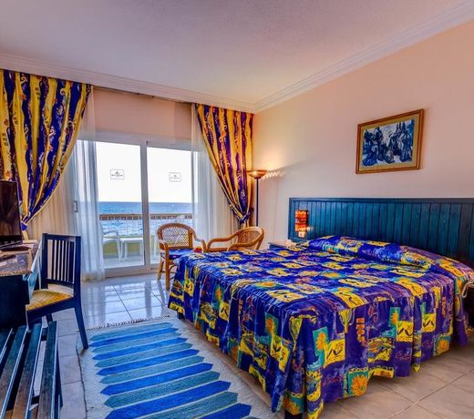 Palm Beach Resort Families and Couples only