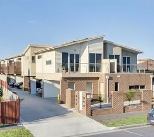 McKillop Geelong by Gold Star Stays