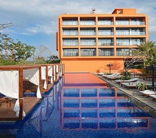 SinQ Party Hotel
